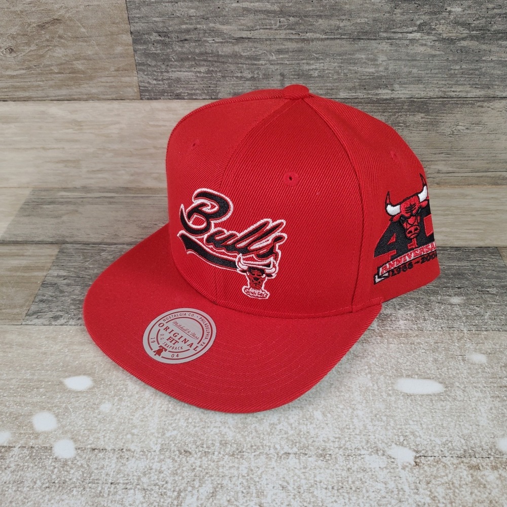 Mitchell & Ness NBA Bulls Snapback Hat Oversweep Anniversary Patch Logo